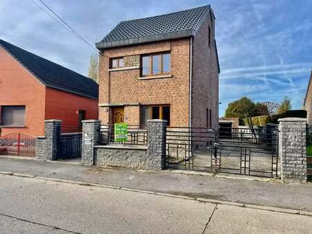maison 3 chambres avec 2 grands garages et jardin