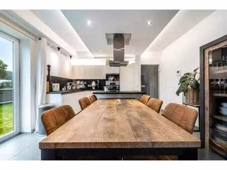 appartement rez-de-chaussée avec terrasse  jardin et parking