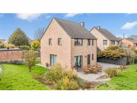 maison entirèrement rénovée 3 chambres  jardin  garage