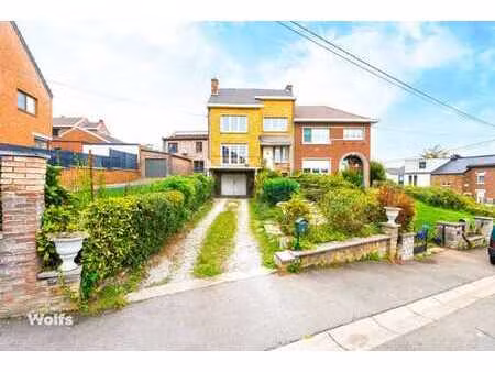 agréable maison avec jardin et garage !