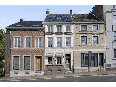 bel immeuble mixte (rez + duplex) avec terrasse couverte et