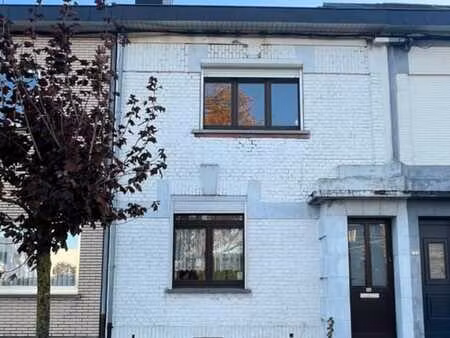 maison à rafraichir  3 chambres et jardin.