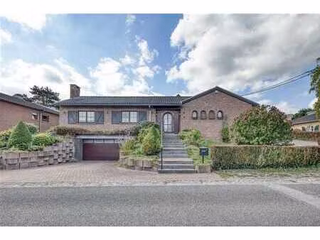 spacieuse villa +-288m² avec 3 chambres et deux grands garag