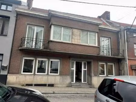 maison de 4 chambres à rafraichir avec jardin