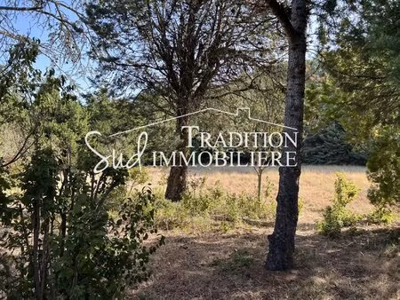 proche centre village de fontvieille