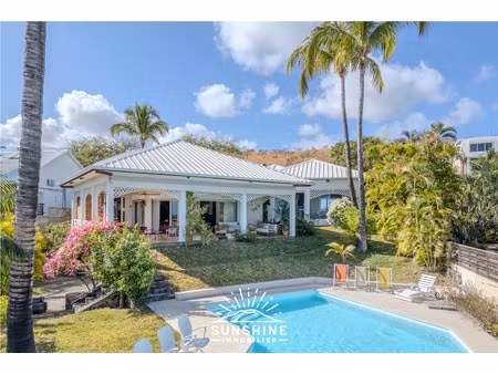 en exclusivité – villa de standing avec piscine chemin summer saint gilles les bains  suns