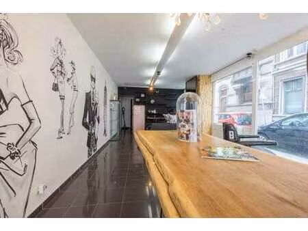 rez-de-chaussée commercial d'environ 50m²