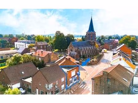 maison composée d’un rez commercial et d’un logement indép.