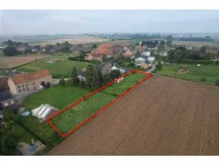 beau terrain plat de 1400 m²