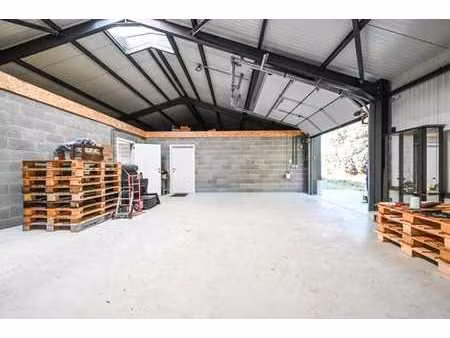 magnifique bâtiment commercial/entrepôt à héron!