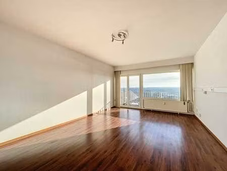 lumineux appartement avec vue dans un endroit calme