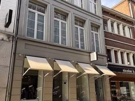 beau local commercial idéalement situé