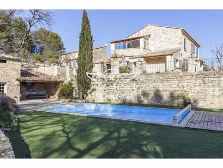 mas en pierres avec gîte et dépendances  proche de gordes