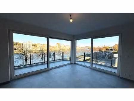 appartement neuf 3 chambres avec terrasse & vue sur meuse !