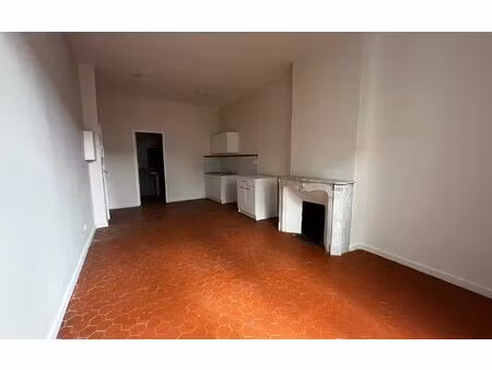 location appartement  m² t-1 à riez  440 €