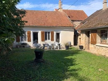 située dans le pittoresque village de guillon  à seulement quelques kilomètres d’avallon