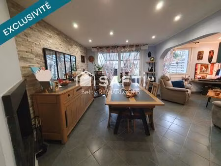 surprenante  très belle maison. posez vos meubles!