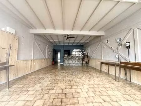 surface commerciale avec appartement à rafraichir