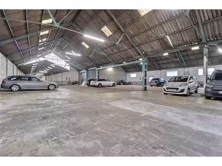 emplacement de parking dans entrepôt sécurisé