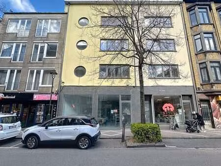 local commercial à louer - +/- 120m² entièrement rénové - qu