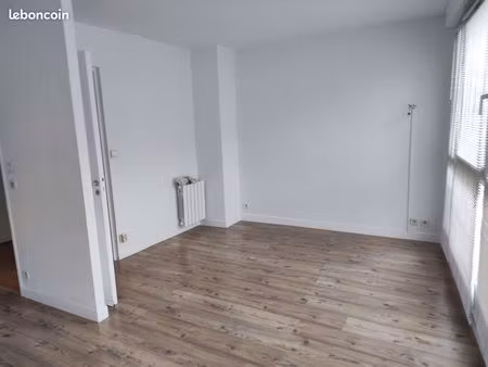 locaux professionnels en hyper-centre du mans (27 86 m²)