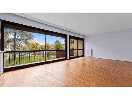 location appartement 4 pièces 99 m² à vaucresson (92420)  1 850 €