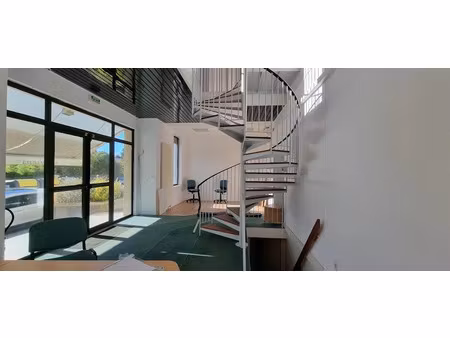 location locaux professionnels 4 pièces 113 m² à bergerac (24100)  950 €