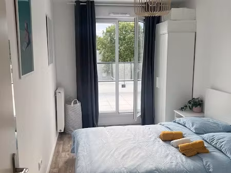 location meublée appartement 5 pièces 95 m² à bobigny (93000)  2 300 €