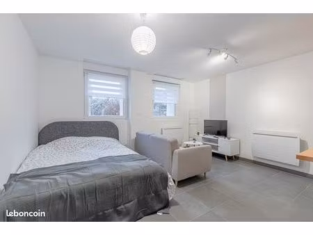 studio rénové en rdc  entrée indépendante