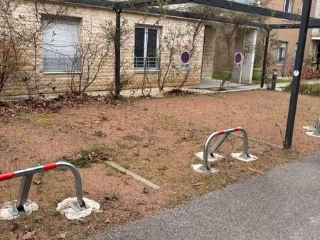 place de stationnement champagne-au-mont-d'or