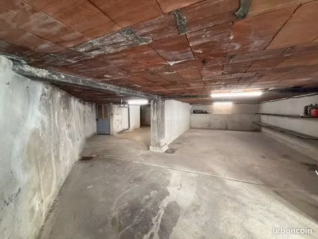 garage/ stockage 100 m2