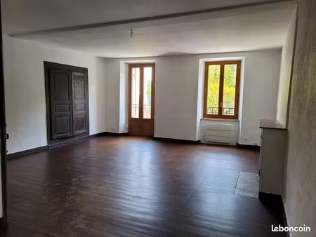 grand studio avec balcon à chatillon-en-diois