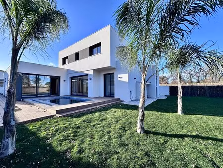 villa neuve 4 faces avec piscine et jacuzzi