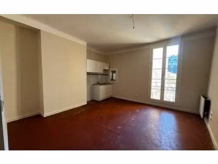 location appartement  m² t-2 à riez  485 €