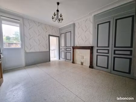 une maison semi-mitoyenne de 100 3 m²