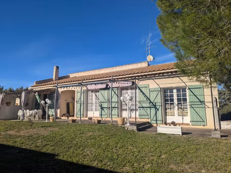 villa plain pied avec piscine  3 garages et espace en sous-s