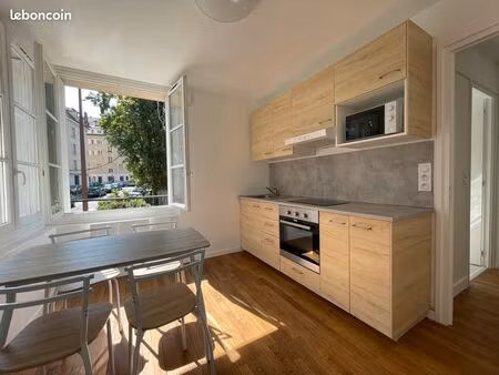 f2 rénové avec bureau