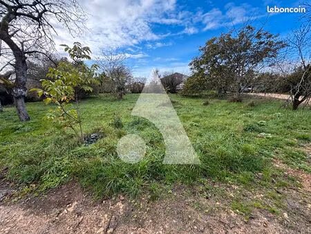 terrain 704 m² aiffres