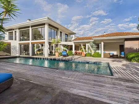 parc d'hiver : superbe villa contemporaine de 270 m² avec piscine et grand garage