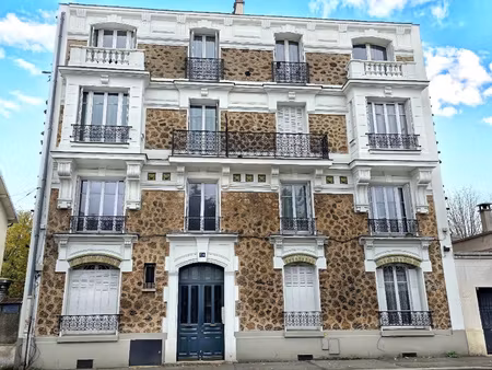 3 pieces proche rer e / centre ville