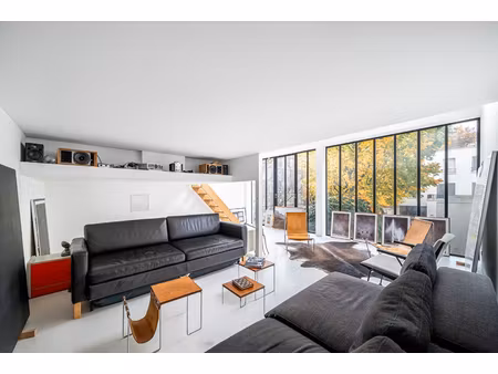 maison d'architecte en fond de cour  esprit atelier d'artiste