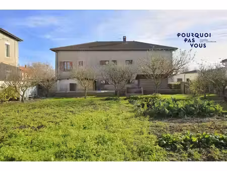 grande maison à rénover à pizay