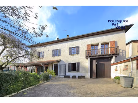 grande maison avec jardin à pizay