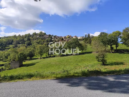 belle maison en pierre située à cervières