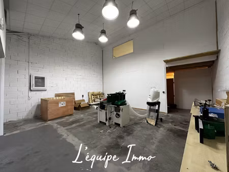 local commercial avec parking environ 69m2 cadours