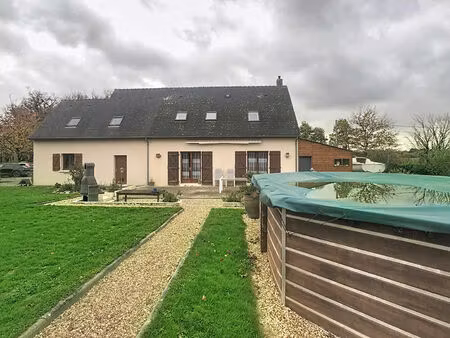 a vendre  maison de 141m2  4 chambres  à chateauneuf-sur sarthe sur un terrain de plus de 