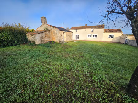 maison en pierre 4 chambres et terrain clos.