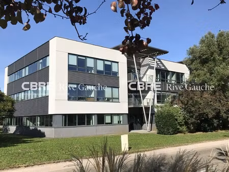 location local professionnel 672m²