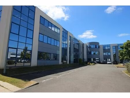 location bureau st gregoire 144 m²