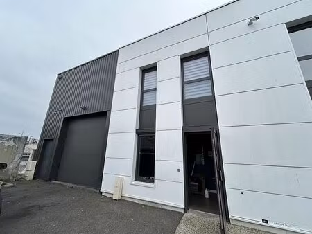 location local d'activités sathonay camp 230 m²